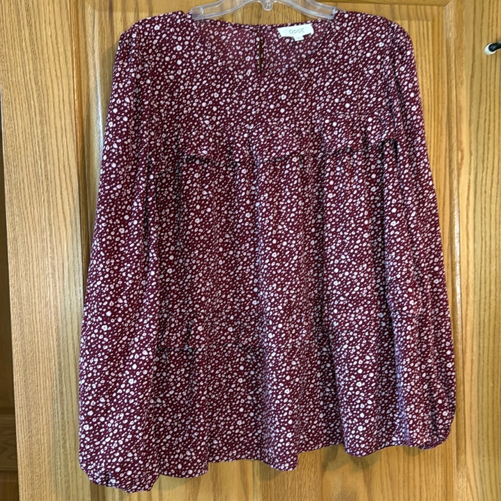 Oddy women’s size large flowy tiered top that's